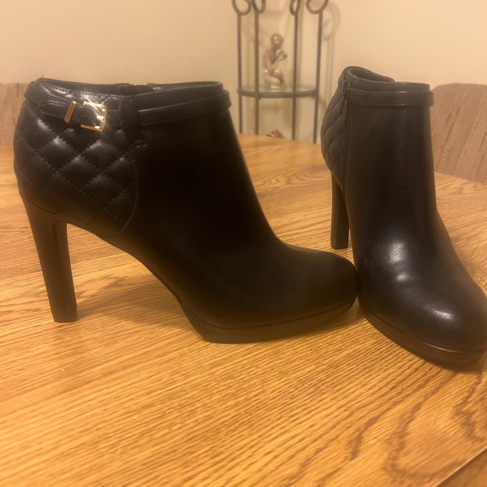 Kelly & Katie ankle boots black faux leather upper material size 9.5 NEW no box